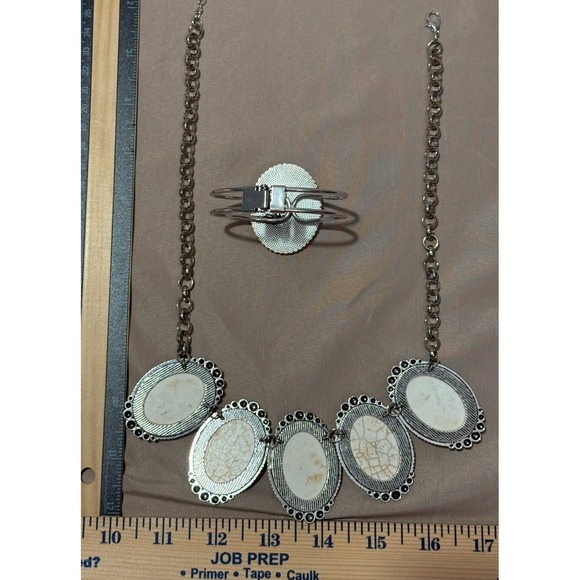 Paparazzi Prairie Goddess White Nevlsce‎ And Matching Bracelet - Picture 7 of 7